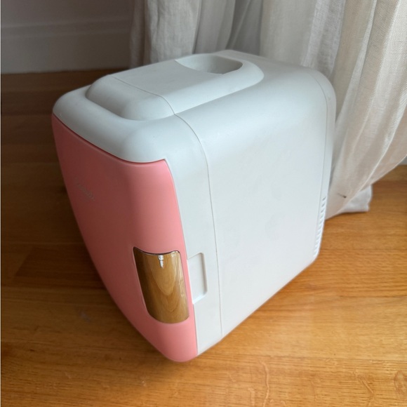 Cooluli Beauty Fridge - Picture 3 of 4
